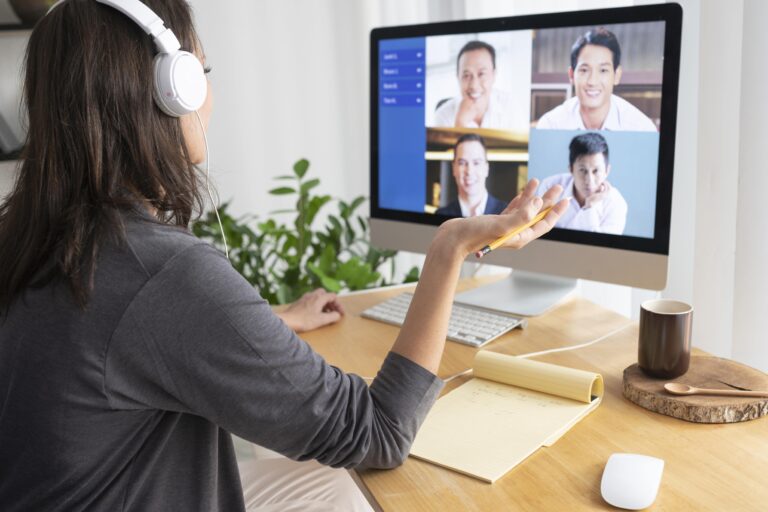 Cómo la capacitación híbrida puede mejorar la eficiencia y reducir costos en tu empresa